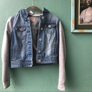 Grey-sleeved jean jacket🔮💙